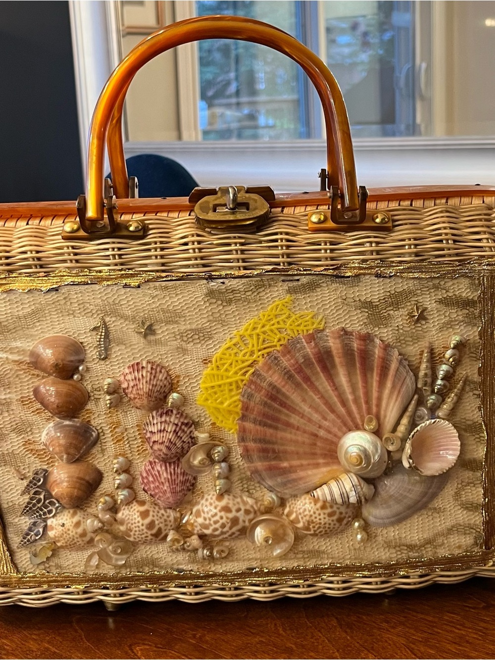 Vintage Seashell Embellished Wicker Handbag with Bakelite Handles & Trim.